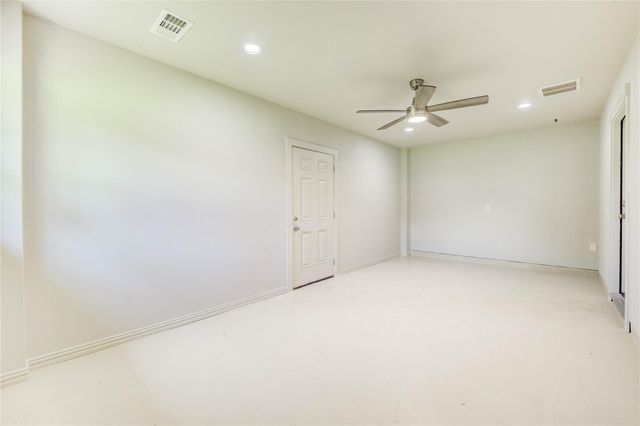 37 Wildwood Lake Drive, Huntsville, TX 77340