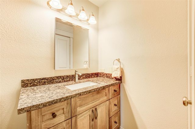 37 Wildwood Lake Drive, Huntsville, TX 77340