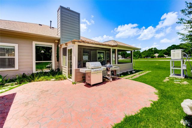 37 Wildwood Lake Drive, Huntsville, TX 77340