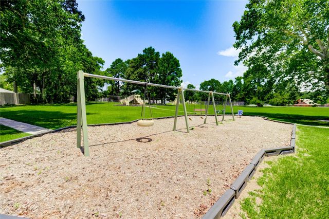 37 Wildwood Lake Drive, Huntsville, TX 77340