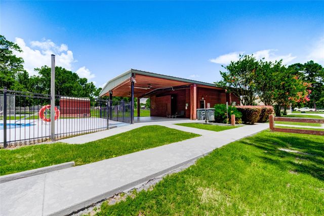 37 Wildwood Lake Drive, Huntsville, TX 77340