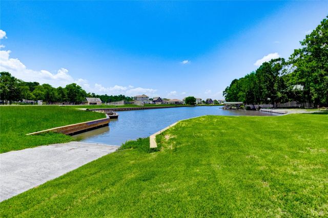 37 Wildwood Lake Drive, Huntsville, TX 77340