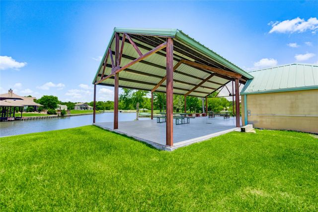 37 Wildwood Lake Drive, Huntsville, TX 77340