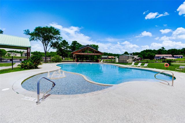 37 Wildwood Lake Drive, Huntsville, TX 77340