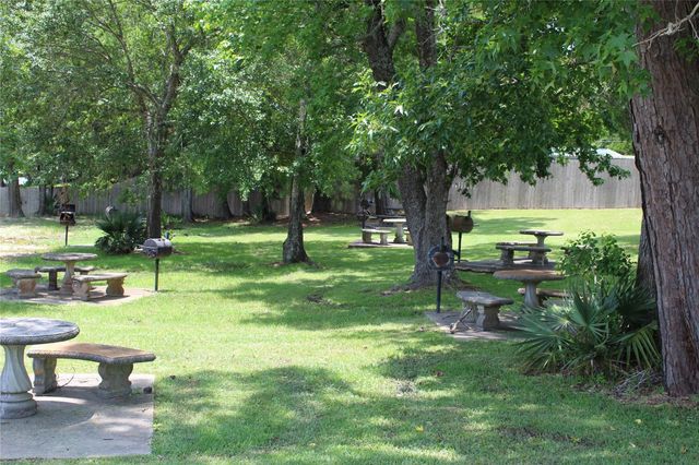 37 Wildwood Lake Drive, Huntsville, TX 77340
