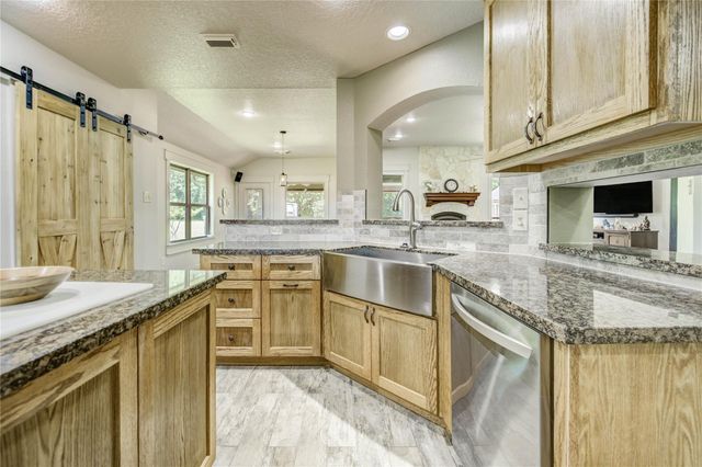 37 Wildwood Lake Drive, Huntsville, TX 77340