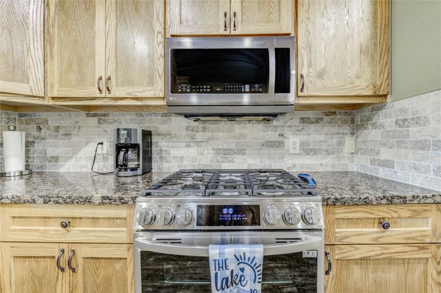 37 Wildwood Lake Drive, Huntsville, TX 77340