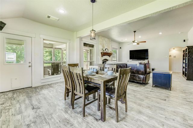37 Wildwood Lake Drive, Huntsville, TX 77340