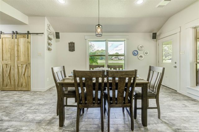 37 Wildwood Lake Drive, Huntsville, TX 77340