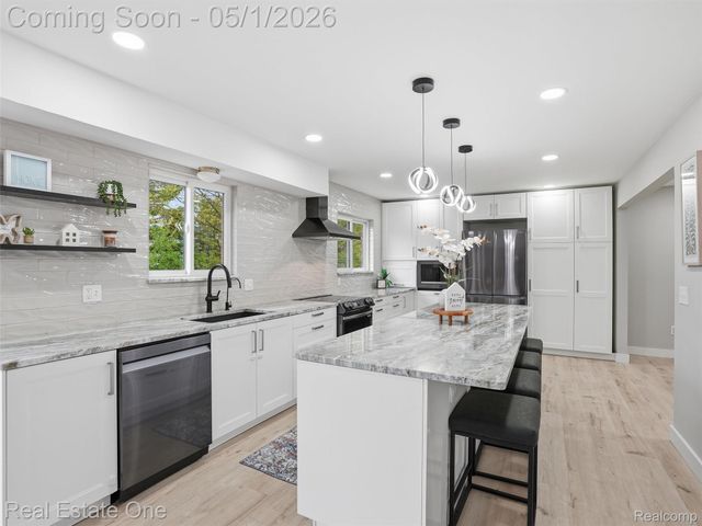 5332 Orchard Crest Drive, Troy, MI 48085
