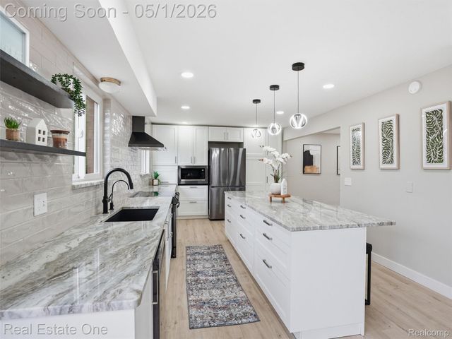 5332 Orchard Crest Drive, Troy, MI 48085