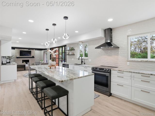 5332 Orchard Crest Drive, Troy, MI 48085