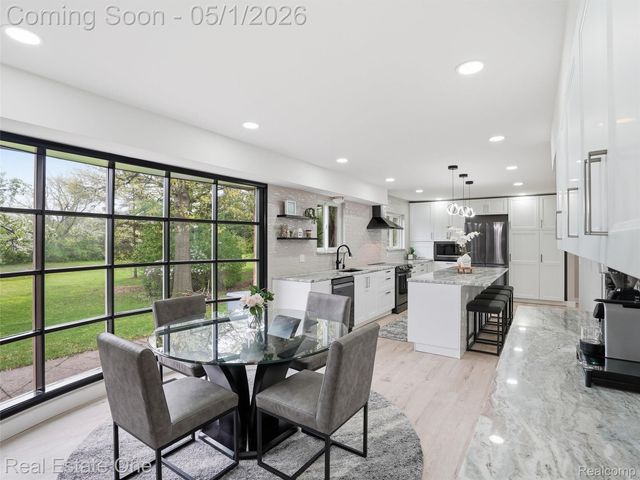 5332 Orchard Crest Drive, Troy, MI 48085