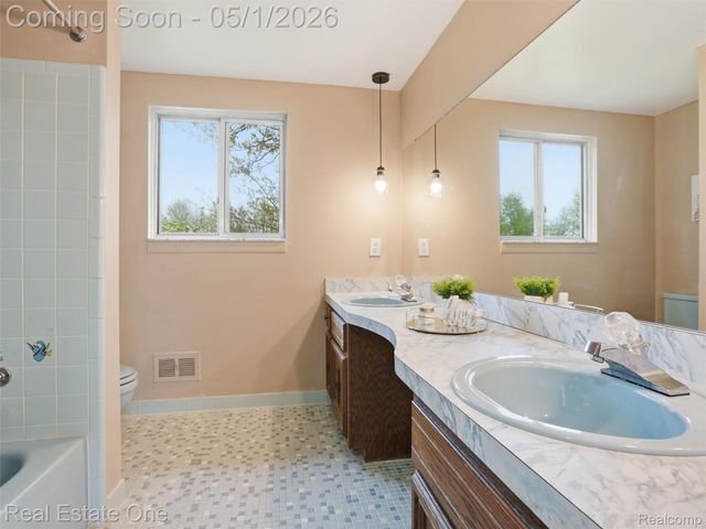 5332 Orchard Crest Drive, Troy, MI 48085