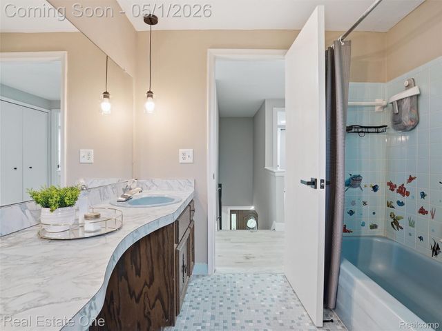 5332 Orchard Crest Drive, Troy, MI 48085
