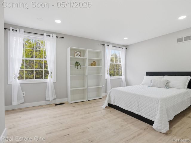 5332 Orchard Crest Drive, Troy, MI 48085