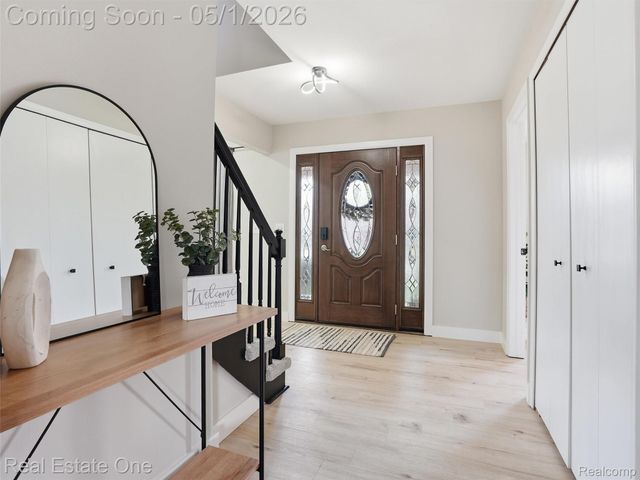 5332 Orchard Crest Drive, Troy, MI 48085
