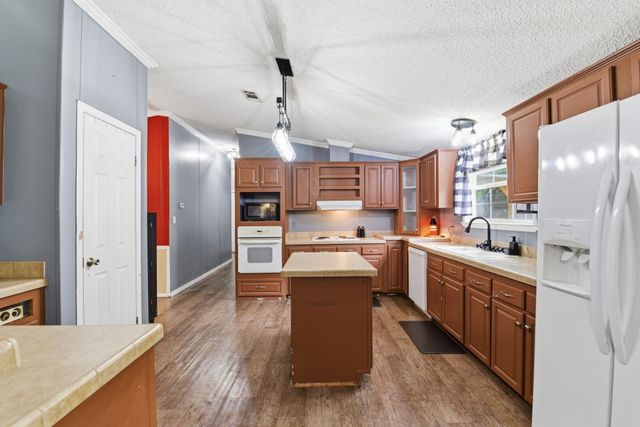 905 County Road 308, Cleveland, TX 77327