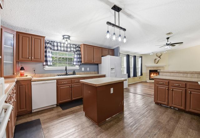 905 County Road 308, Cleveland, TX 77327