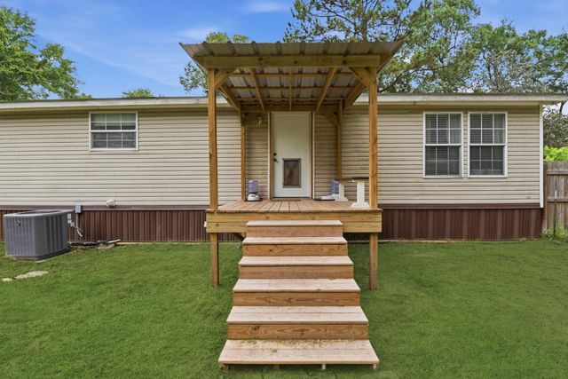 905 County Road 308, Cleveland, TX 77327