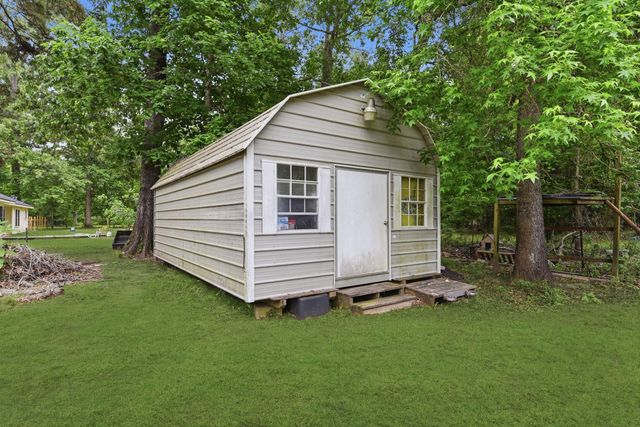 905 County Road 308, Cleveland, TX 77327