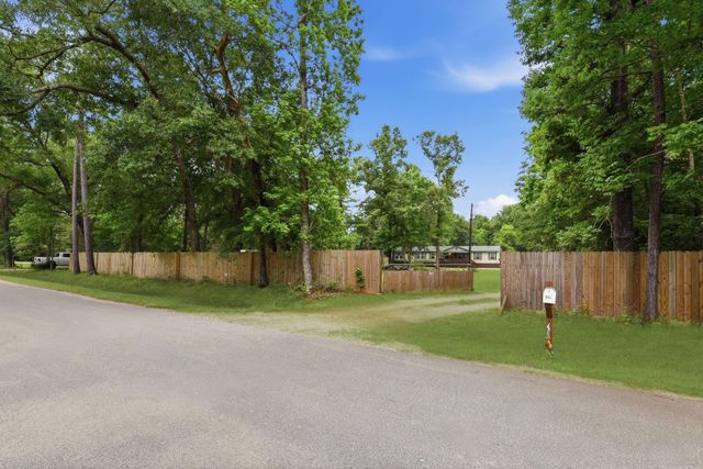 905 County Road 308, Cleveland, TX 77327