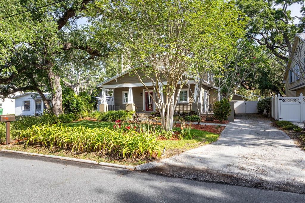 Image 2 of property listing at 3311 W HAWTHORNE ROAD, Tampa, FL 33611