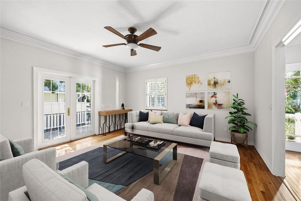 Image 12 of property listing at 3311 W HAWTHORNE ROAD, Tampa, FL 33611