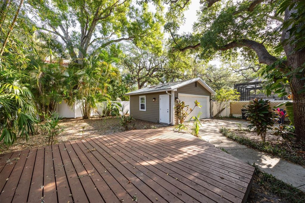 Image 19 of property listing at 3311 W HAWTHORNE ROAD, Tampa, FL 33611