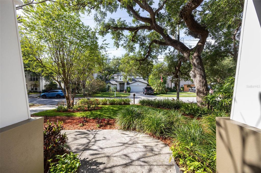 Image 3 of property listing at 3311 W HAWTHORNE ROAD, Tampa, FL 33611
