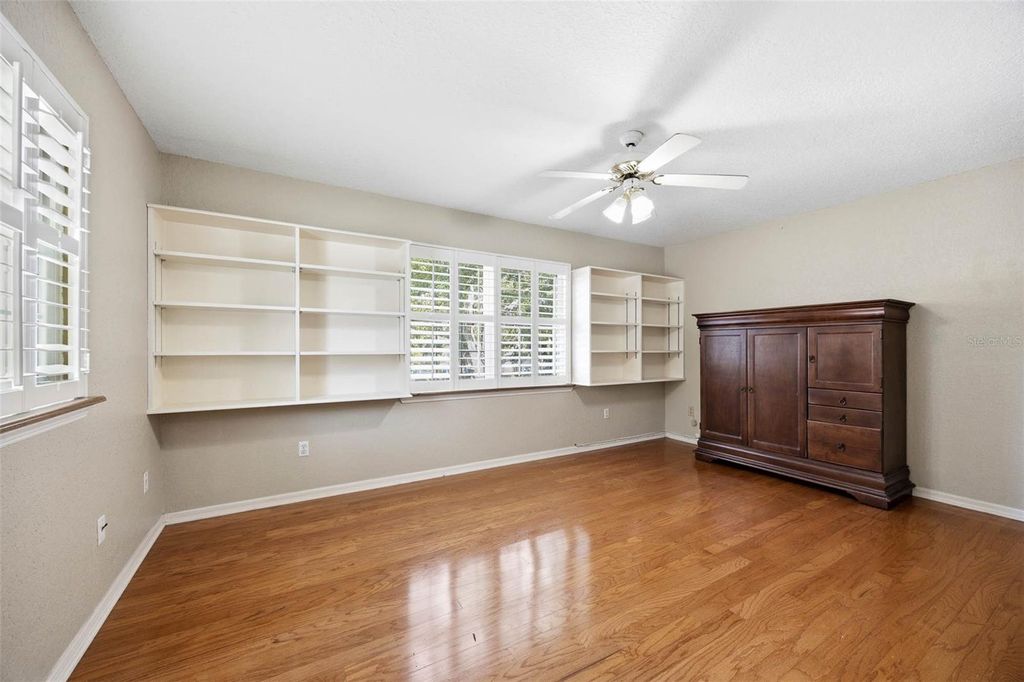 Image 22 of property listing at 3311 W HAWTHORNE ROAD, Tampa, FL 33611