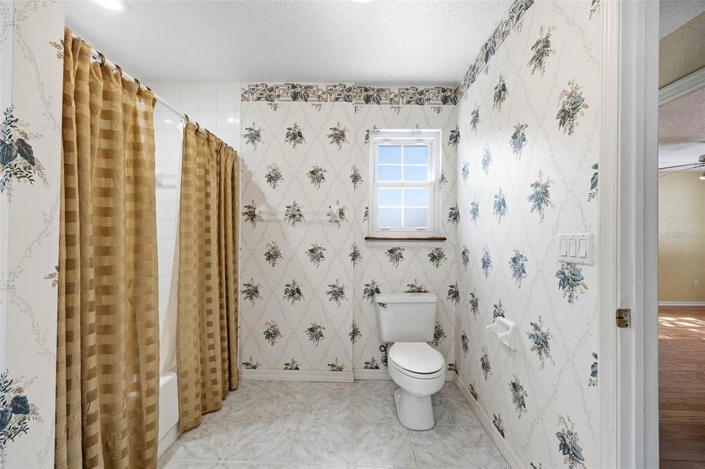 Image 24 of property listing at 3311 W HAWTHORNE ROAD, Tampa, FL 33611