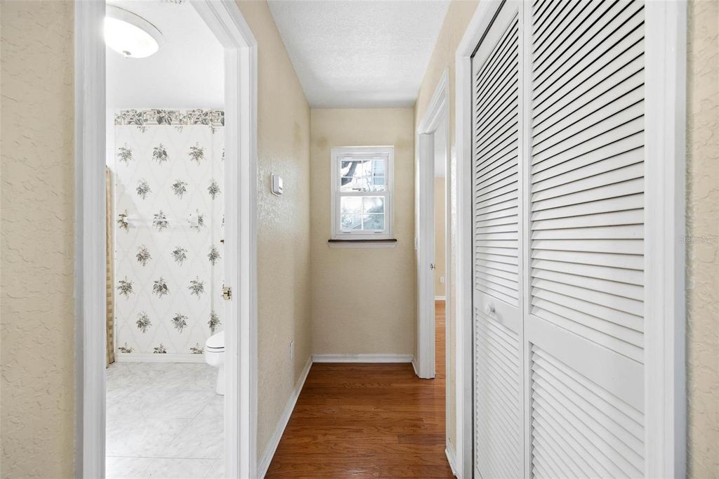 Image 26 of property listing at 3311 W HAWTHORNE ROAD, Tampa, FL 33611