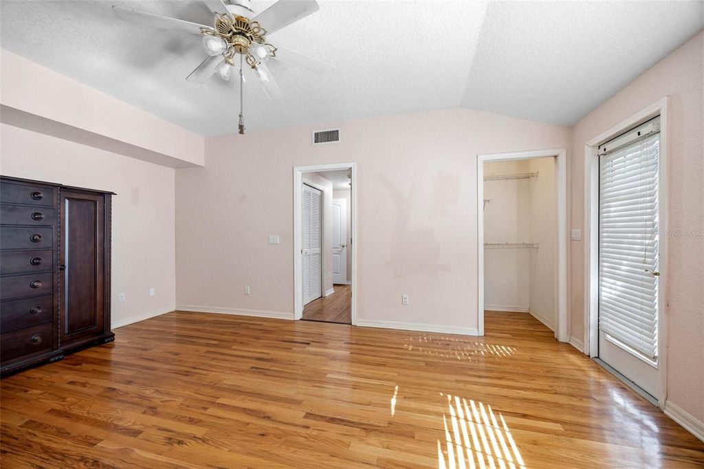 Image 31 of property listing at 3311 W HAWTHORNE ROAD, Tampa, FL 33611