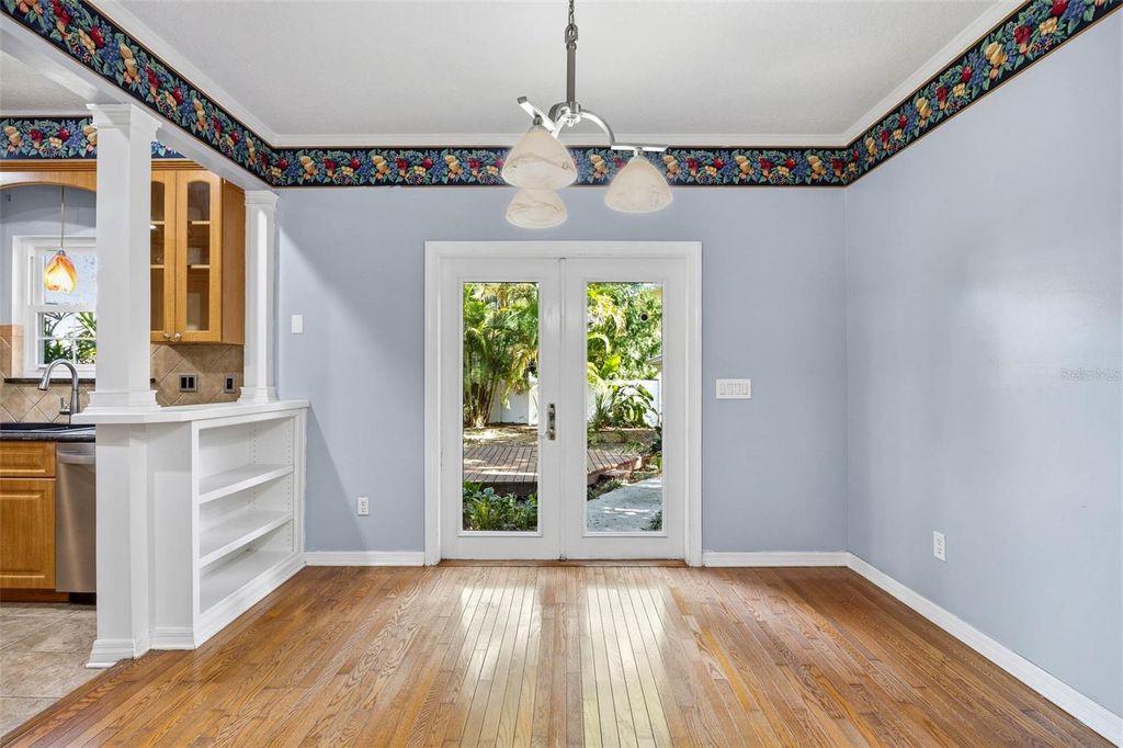 Image 33 of property listing at 3311 W HAWTHORNE ROAD, Tampa, FL 33611