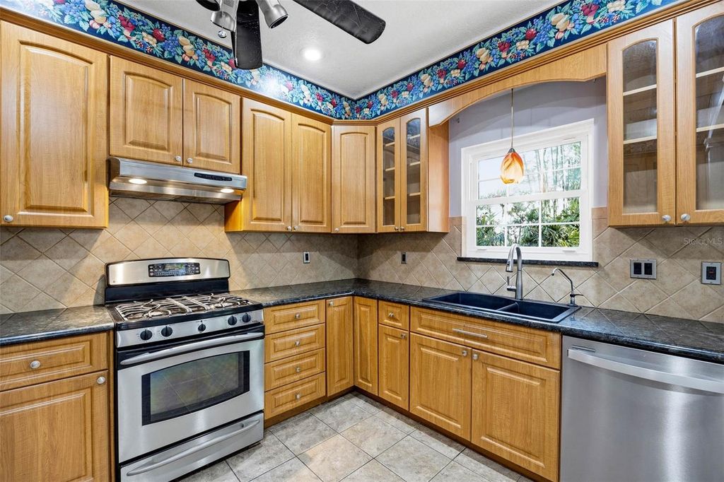 Image 34 of property listing at 3311 W HAWTHORNE ROAD, Tampa, FL 33611