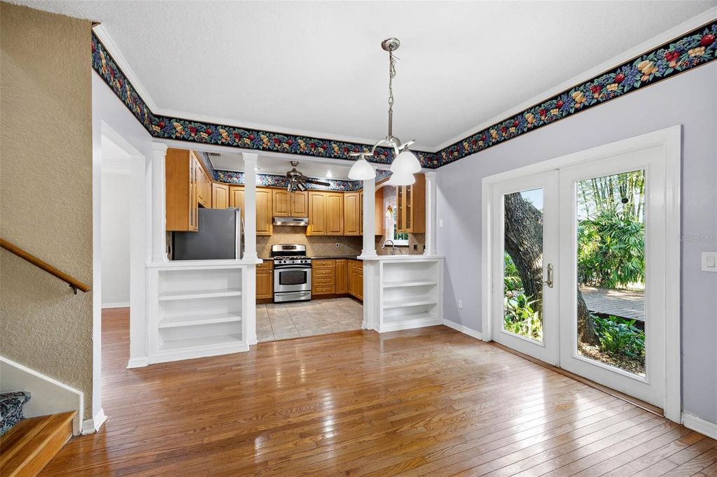 Image 38 of property listing at 3311 W HAWTHORNE ROAD, Tampa, FL 33611