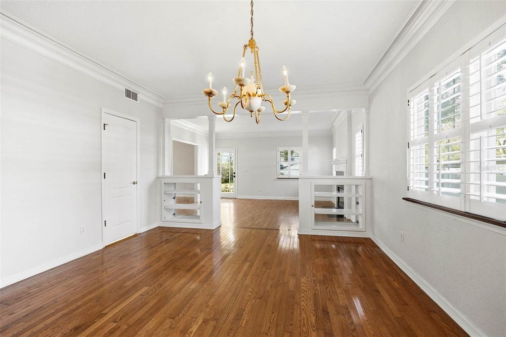 Image 39 of property listing at 3311 W HAWTHORNE ROAD, Tampa, FL 33611