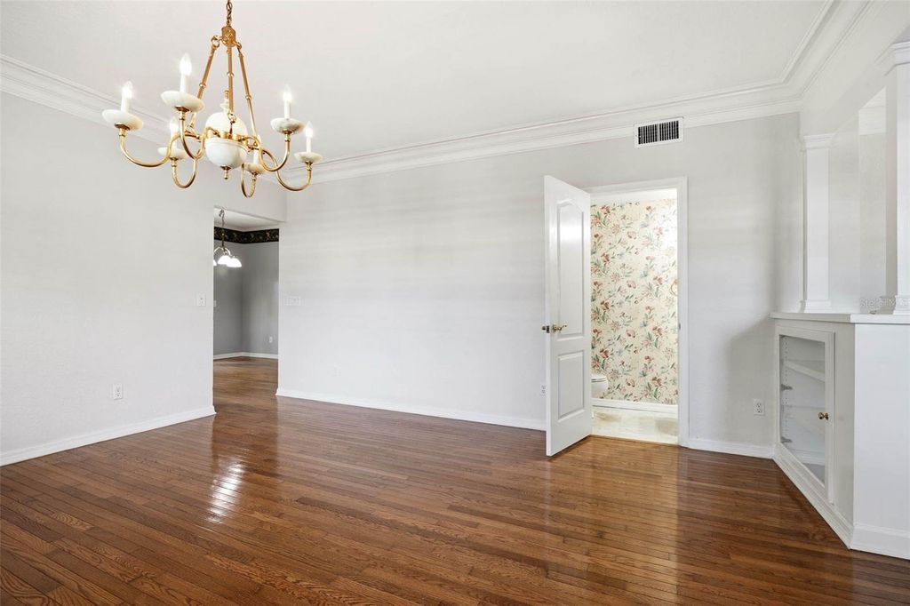 Image 40 of property listing at 3311 W HAWTHORNE ROAD, Tampa, FL 33611