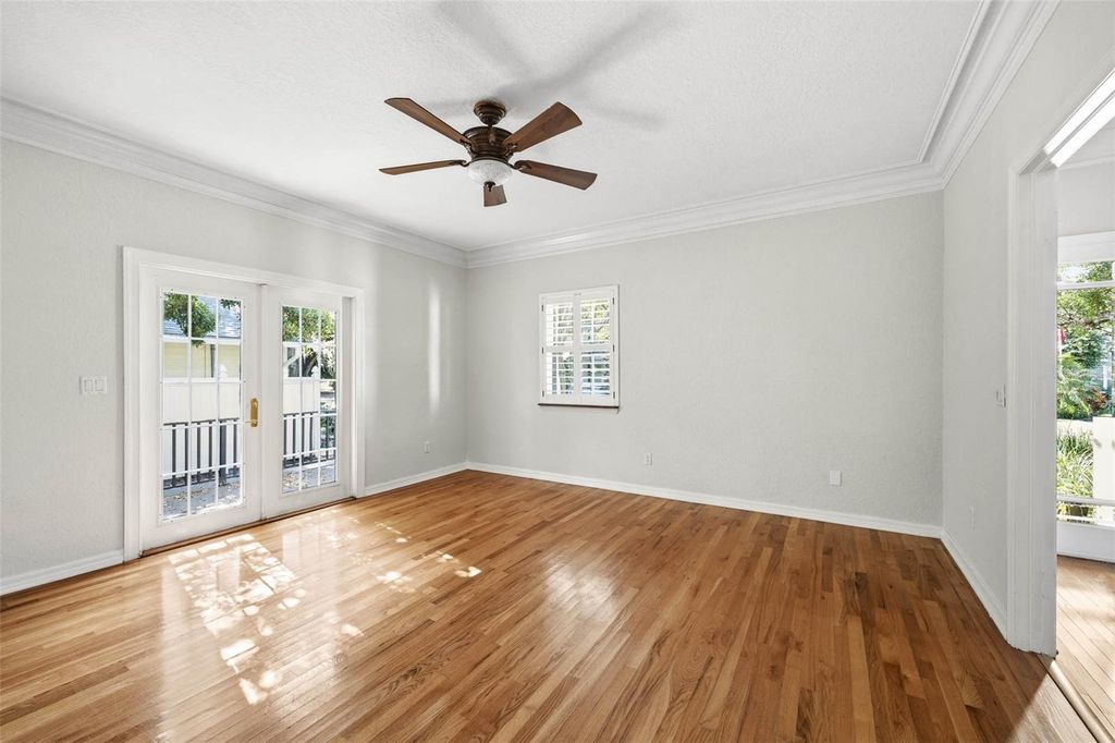 Image 42 of property listing at 3311 W HAWTHORNE ROAD, Tampa, FL 33611