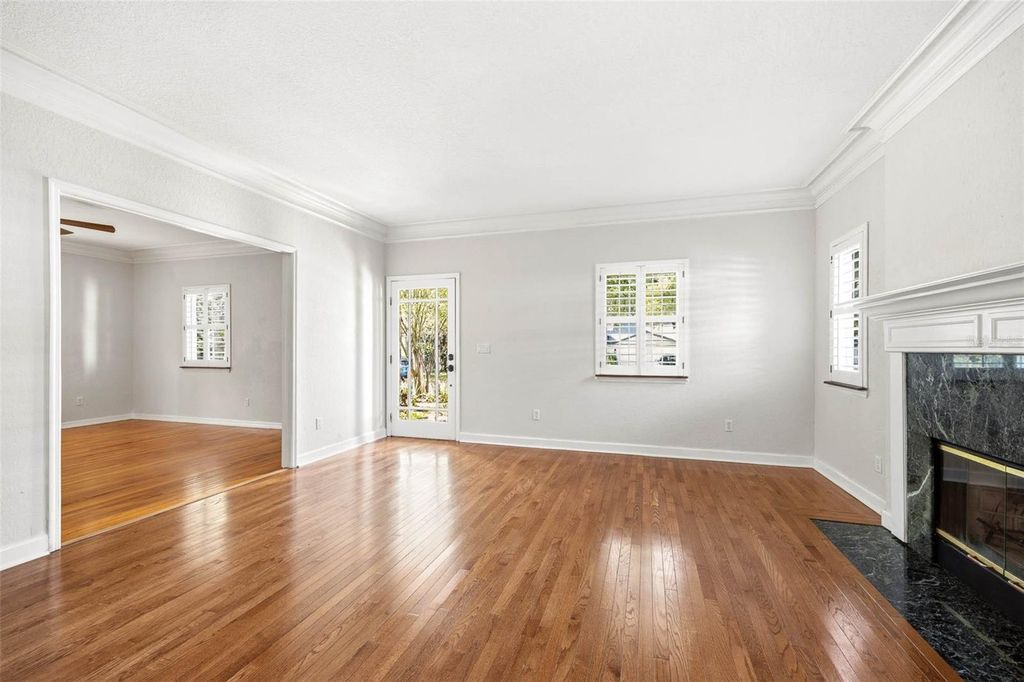 Image 44 of property listing at 3311 W HAWTHORNE ROAD, Tampa, FL 33611