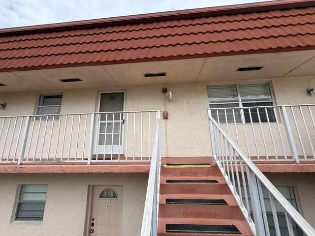 12009 Poinciana Boulevard 207, Royal Palm Beach, FL 33411