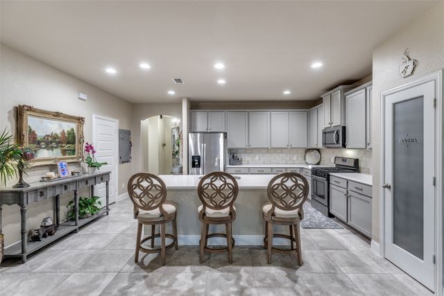 2800 Lakeside Drive, Aubrey, TX 76227