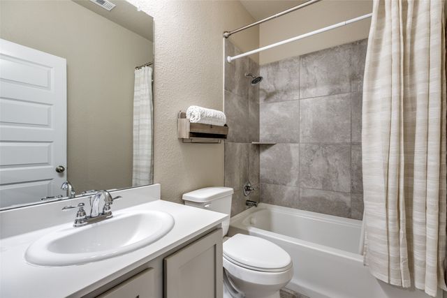 2800 Lakeside Drive, Aubrey, TX 76227