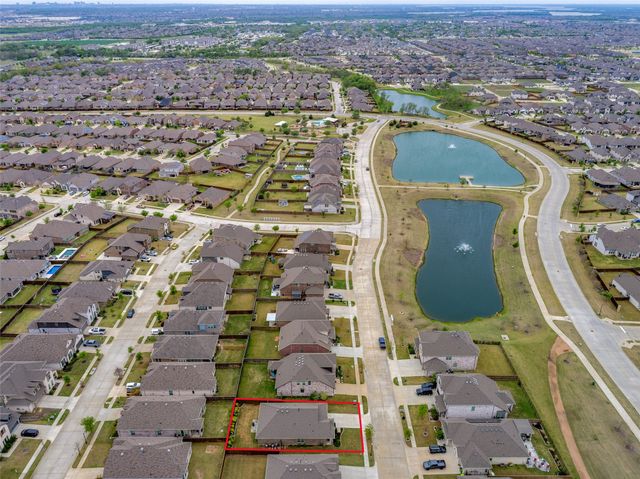 2800 Lakeside Drive, Aubrey, TX 76227