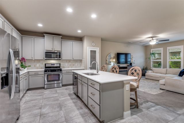 2800 Lakeside Drive, Aubrey, TX 76227