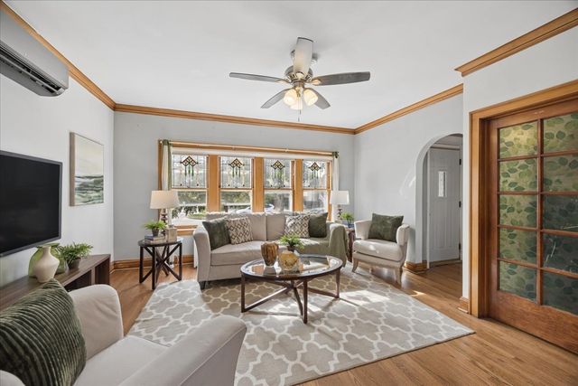 2527 Hainsworth Avenue, North Riverside, IL 60546