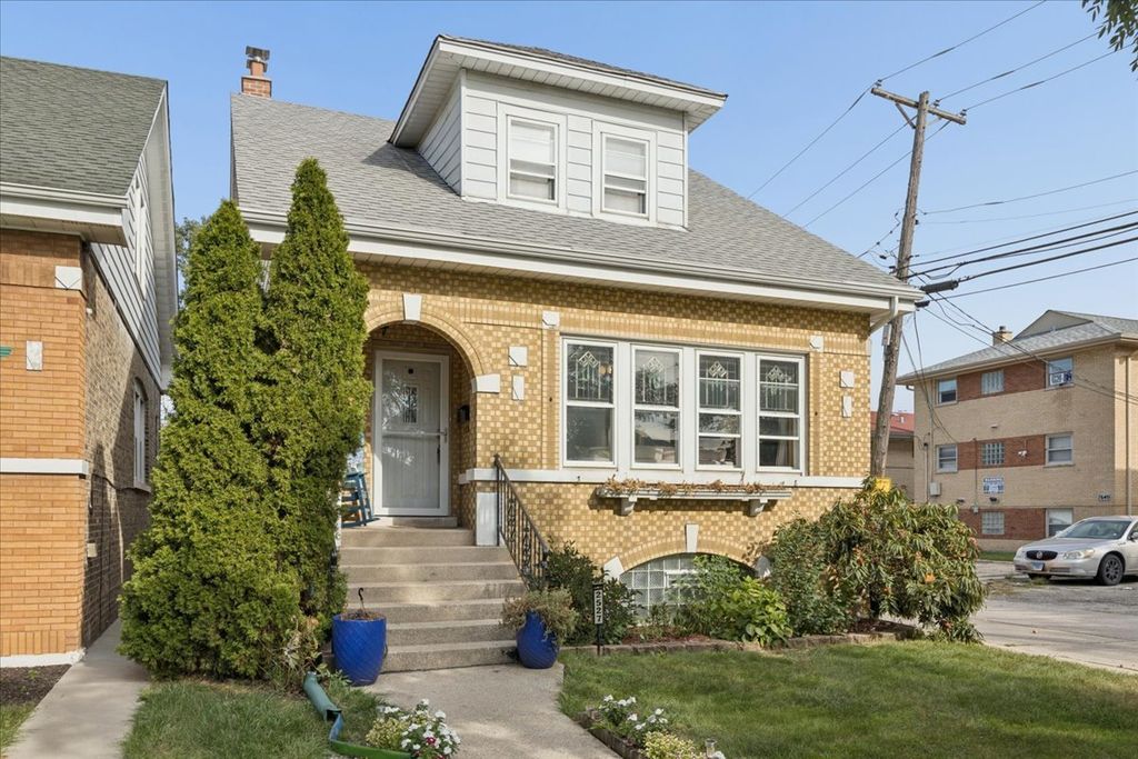 2527 Hainsworth Avenue, North Riverside, IL 60546