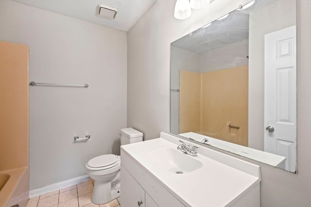 105 Walnut St Apt 8, Clarksville, TN 37042