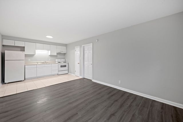 105 Walnut St Apt 8, Clarksville, TN 37042